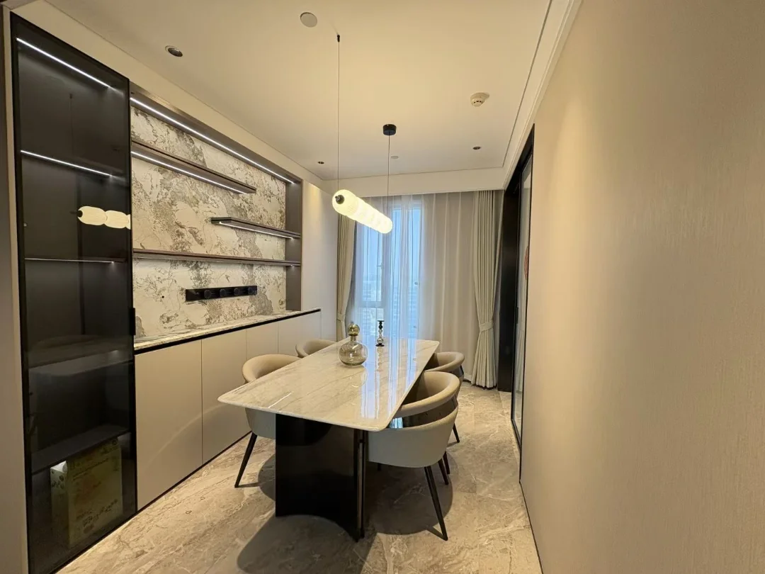 Laurel Oriental  III